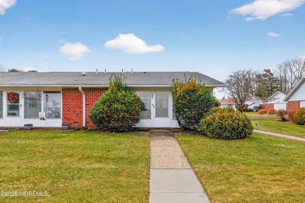 Property Slideshow image 2 of 36 | 1207d shetland dr, Lakewood, NJ, 08701