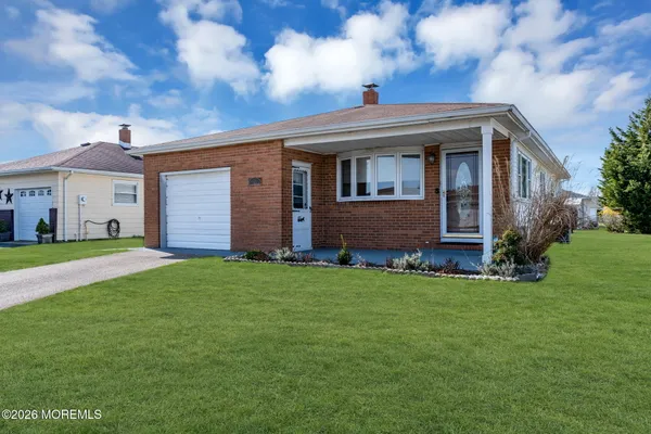 Property Slideshow image 3 of 28 | 25 spanish wells st, Toms River, NJ, 08757