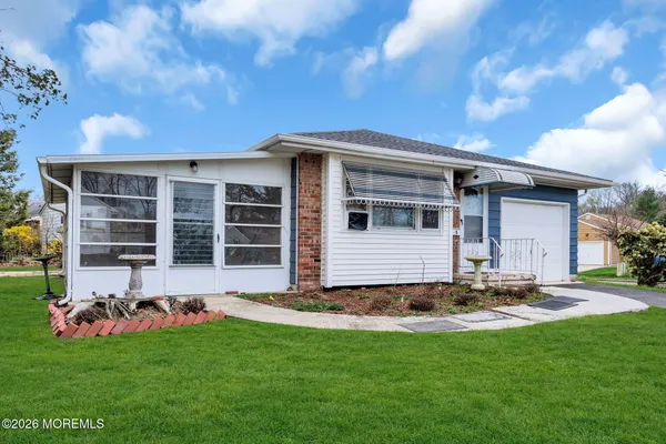 Property Slideshow image 3 of 26 | 25 gardenia way, Toms River, NJ, 08755