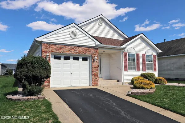 Property Slideshow image 2 of 48 | 5 tonbridge ct, Toms River, NJ, 08757