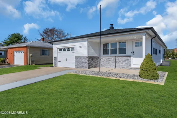 Property Slideshow image 2 of 30 | 102 bimini dr, Toms River, NJ, 08757