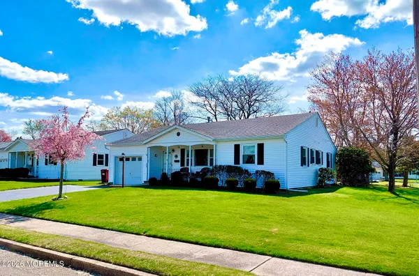 Property Slideshow image 2 of 21 | 51 eton rd, Toms River, NJ, 08757