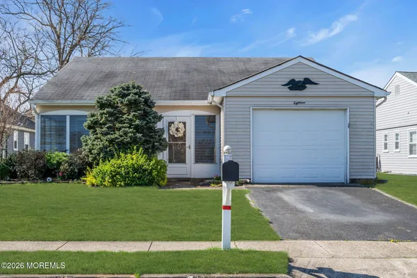 Property Slideshow image 2 of 40 | 18 leighton ln, Manchester, NJ, 08759