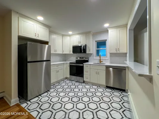 Property Slideshow image 3 of 9 | 16 catskill ct, Toms River, NJ, 08753