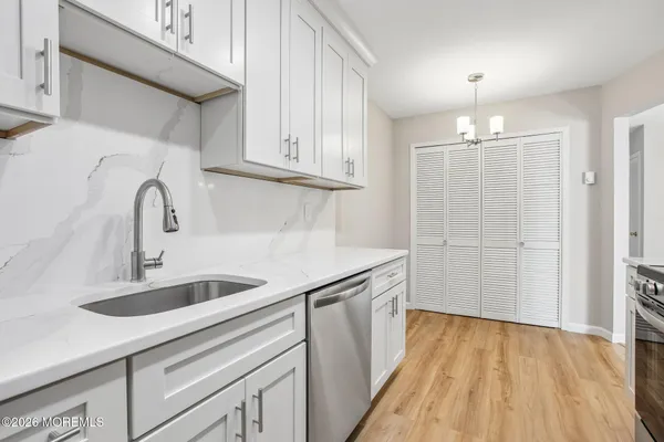 Property Slideshow image 2 of 24 | 18 pine cluster cir h, Manalapan, NJ, 07726