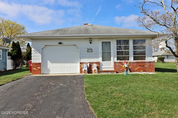 Property Slideshow image 2 of 35 | 23 capri ct, Toms River, NJ, 08757