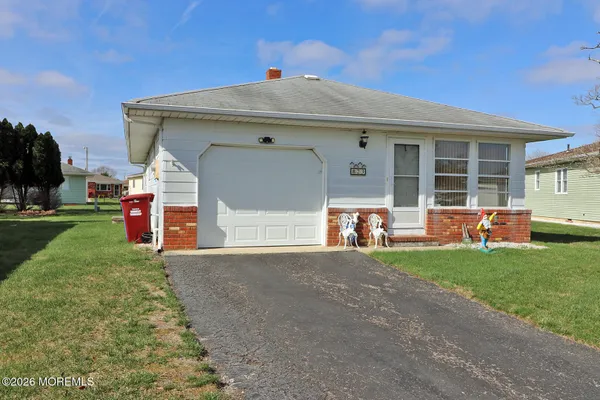 Property Slideshow image 3 of 35 | 23 capri ct, Toms River, NJ, 08757