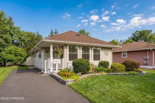 Property Slideshow image 2 of 31 | 10 acapulco pl, Toms River, NJ, 08753