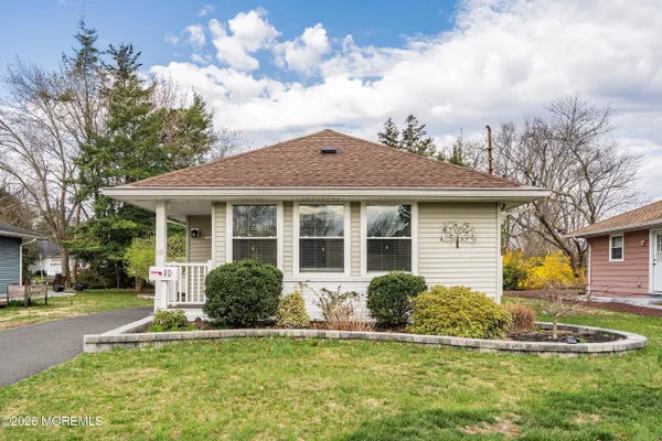 Property Slideshow image 3 of 31 | 10 acapulco pl, Toms River, NJ, 08753