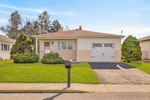 Property Slideshow image 3 of 37 | 241 charlotteville dr, Toms River, NJ, 08757