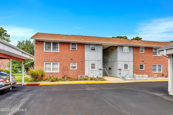 Property Slideshow image 2 of 21 | 39m cambridge ct, Lakewood, NJ, 08701