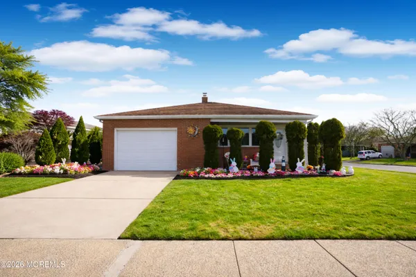 Property Slideshow image 2 of 28 | 1 miramar ct, Toms River, NJ, 08757