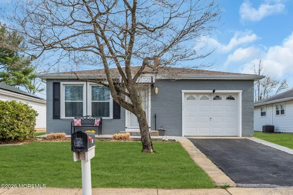 Property Slideshow image 3 of 28 | 175 liberta dr, Toms River, NJ, 08757