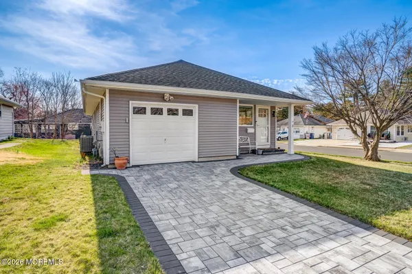 Property Slideshow image 2 of 26 | 3 mount katadin dr, Toms River, NJ, 08753