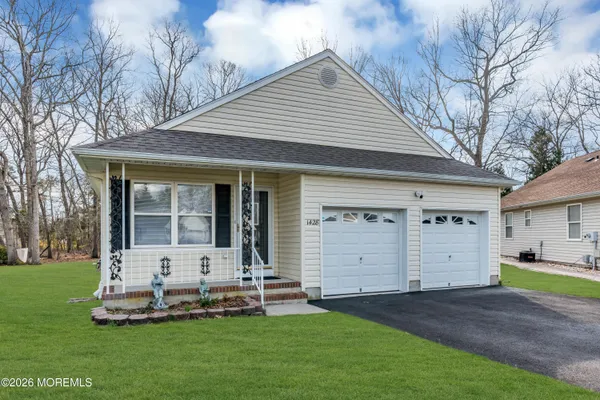 Property Slideshow image 2 of 17 | 1428 petunia way, Toms River, NJ, 08755