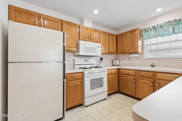 Property Slideshow image 3 of 21 | 10 stroud ct, Toms River, NJ, 08757