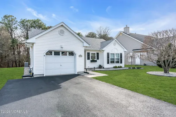 Property Slideshow image 2 of 31 | 27 molly ln, Brick, NJ, 08723