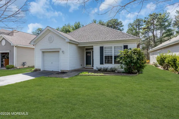 Property Slideshow image 3 of 83 | 8 april springs ct, Lakewood, NJ, 08701