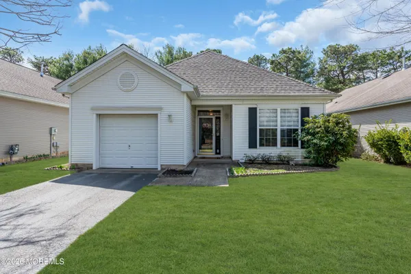 Property Slideshow image 2 of 83 | 8 april springs ct, Lakewood, NJ, 08701