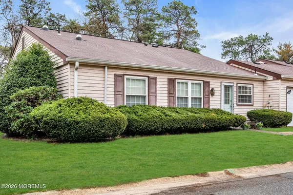 Property Slideshow image 2 of 36 | 569b mayfair rd, Manchester, NJ, 08759