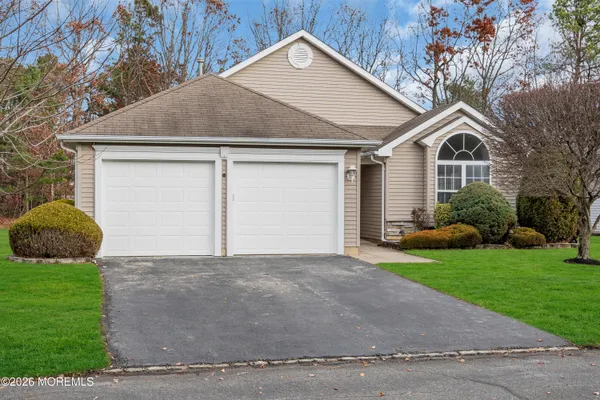 Property Slideshow image 2 of 27 | 9 oakmont rd, Lakewood, NJ, 08701