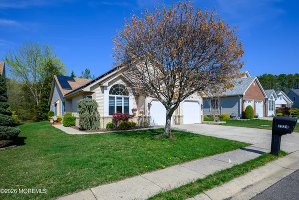 Property Slideshow image 2 of 36 | 2324 n chanticleer ct, Toms River, NJ, 08755