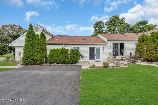 Property Slideshow image 2 of 36 | 439c chesterfield ct, Toms River, NJ, 08753