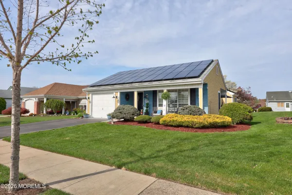 Property Slideshow image 2 of 49 | 14 harrow pl, Manchester, NJ, 08759