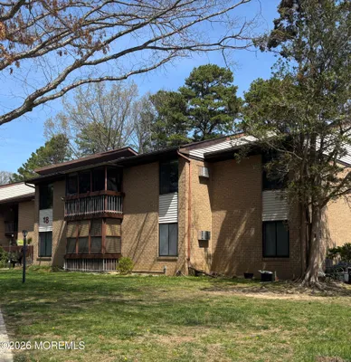 Property Slideshow image 2 of 33 | 18 pine cluster cir d, Manalapan, NJ, 07726