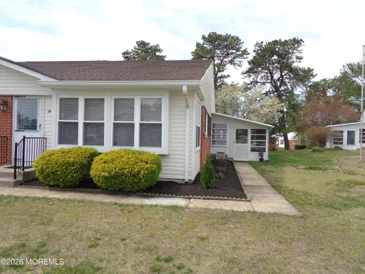 Property Slideshow image 2 of 24 | 5 b mohawk ct, Whiting, NJ, 08759