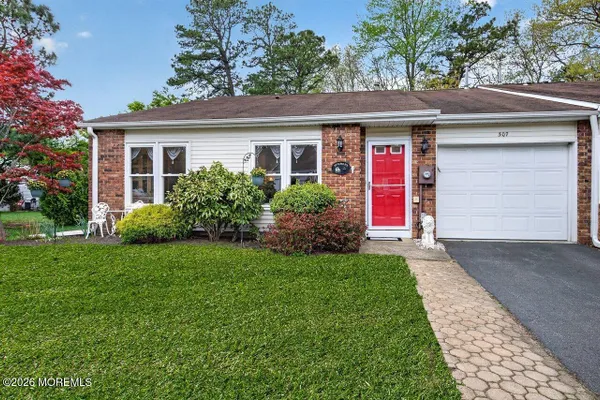 Property Slideshow image 2 of 46 | 307 joseph dr, Lakewood, NJ, 08701