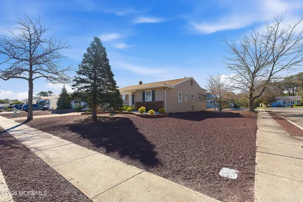 Property Slideshow image 3 of 45 | 13 thornton rd, Toms River, NJ, 08757