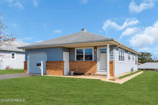 Property Slideshow image 2 of 22 | 18 saint david dr, Toms River, NJ, 08757