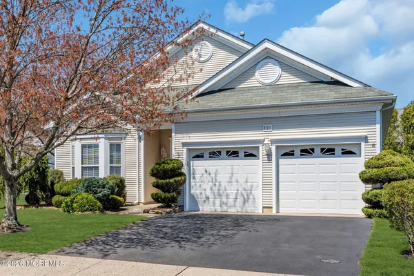 Property Slideshow image 3 of 56 | 2 heathersway ct, Lakewood, NJ, 08701