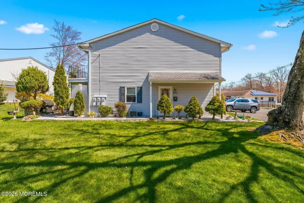 Property Slideshow image 2 of 26 | 52 galewood dr 637, Matawan, NJ, 07747