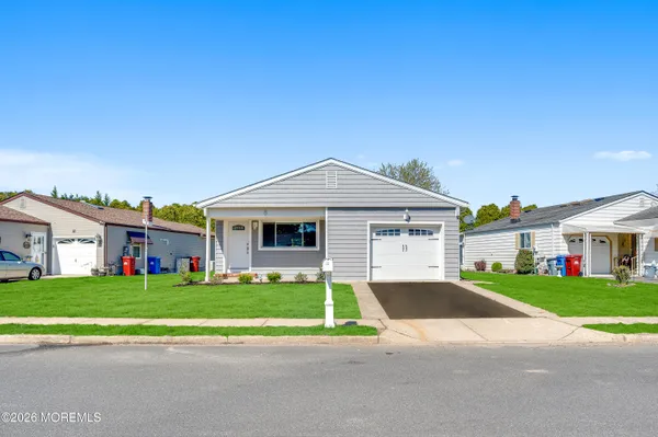 Property Slideshow image 2 of 26 | 8 la terraza dr, Toms River, NJ, 08757