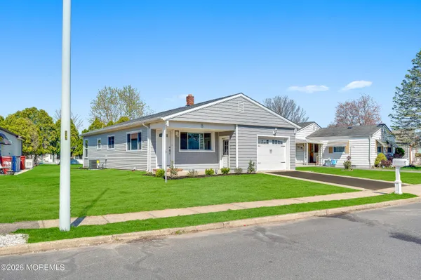 Property Slideshow image 3 of 26 | 8 la terraza dr, Toms River, NJ, 08757