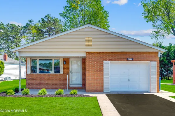 Property Slideshow image 3 of 37 | 47 normanton ct, Toms River, NJ, 08757