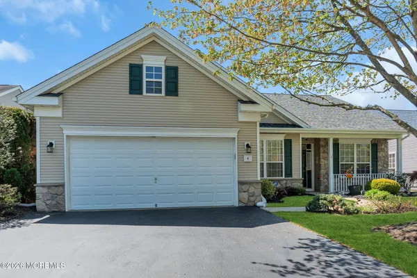 Property Slideshow image 2 of 66 | 4 chamber ln, Columbus, NJ, 08022