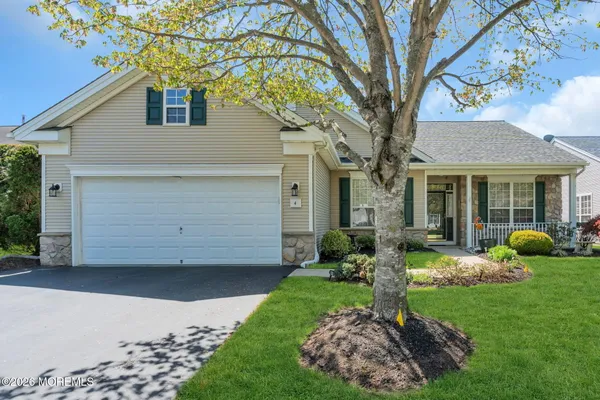 Property Slideshow image 3 of 66 | 4 chamber ln, Columbus, NJ, 08022