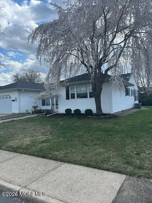 Property Slideshow image 2 of 14 | 315 curacao st, Toms River, NJ, 08757