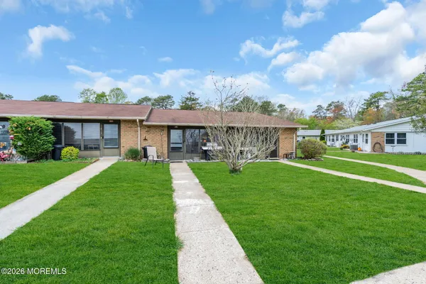 Property Slideshow image 2 of 18 | 21e yorkshire ct, Manchester, NJ, 08759