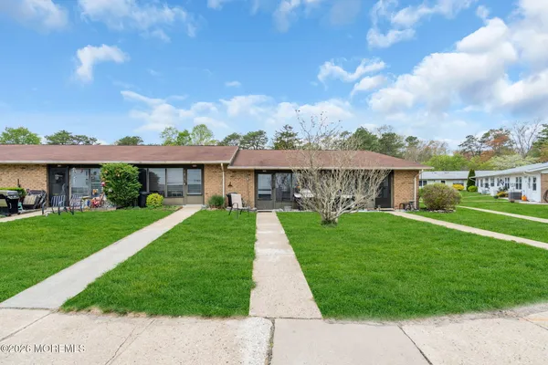 Property Slideshow image 3 of 18 | 21e yorkshire ct, Manchester, NJ, 08759