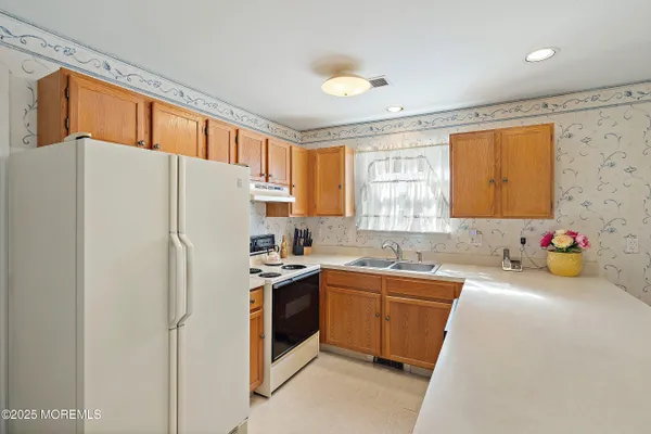 Property Slideshow image 3 of 27 | 401 lily ct 1, Whiting, NJ, 08759