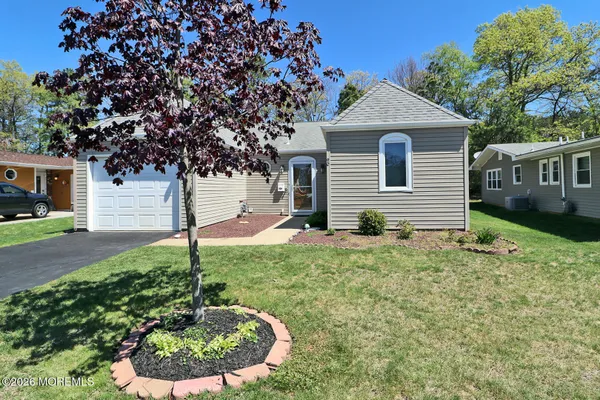 Property Slideshow image 2 of 32 | 90 baser ln, Brick, NJ, 08724