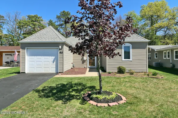 Property Slideshow image 3 of 32 | 90 baser ln, Brick, NJ, 08724