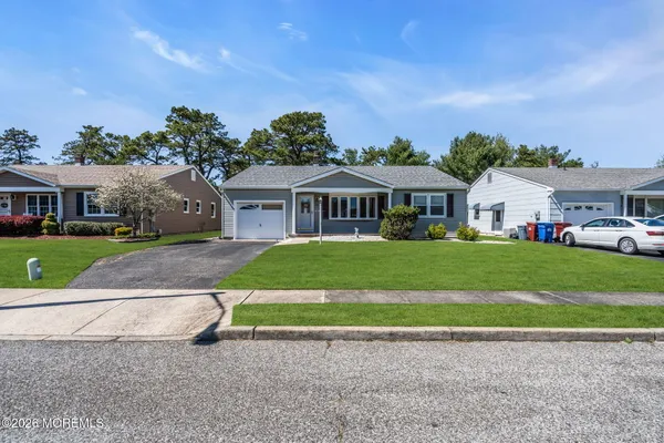 Property Slideshow image 3 of 28 | 84 westport dr, Toms River, NJ, 08757