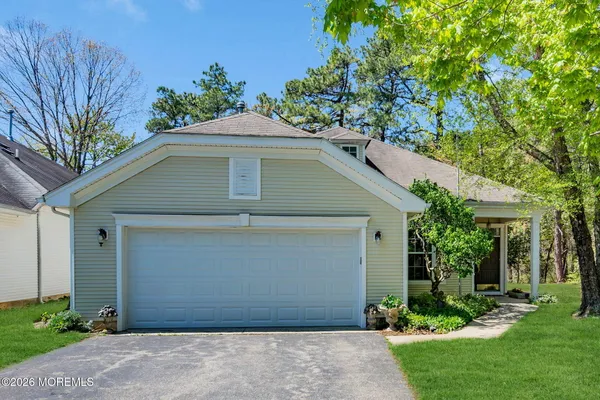 Property Slideshow image 3 of 47 | 52 summerwinds dr, Lakewood, NJ, 08701