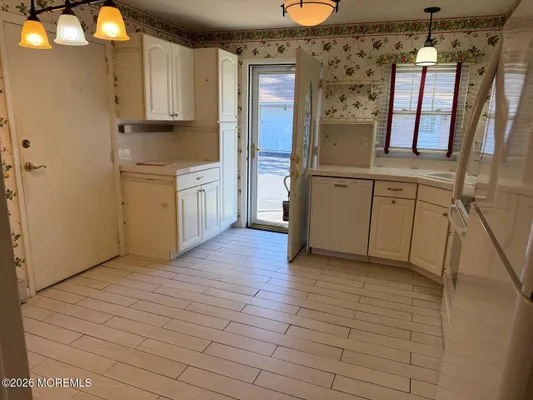 Property Slideshow image 2 of 23 | 682 new castle ct b, Lakewood, NJ, 08701