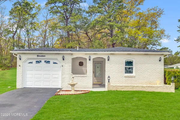 Property Slideshow image 2 of 32 | 19 robinson rd, Brick, NJ, 08724